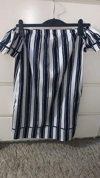 Jolie robe épaule dénudées (taille 34)