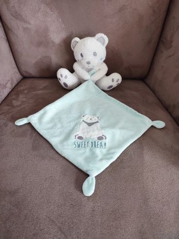 Doudou plat nounours Kiabi vert et blanc