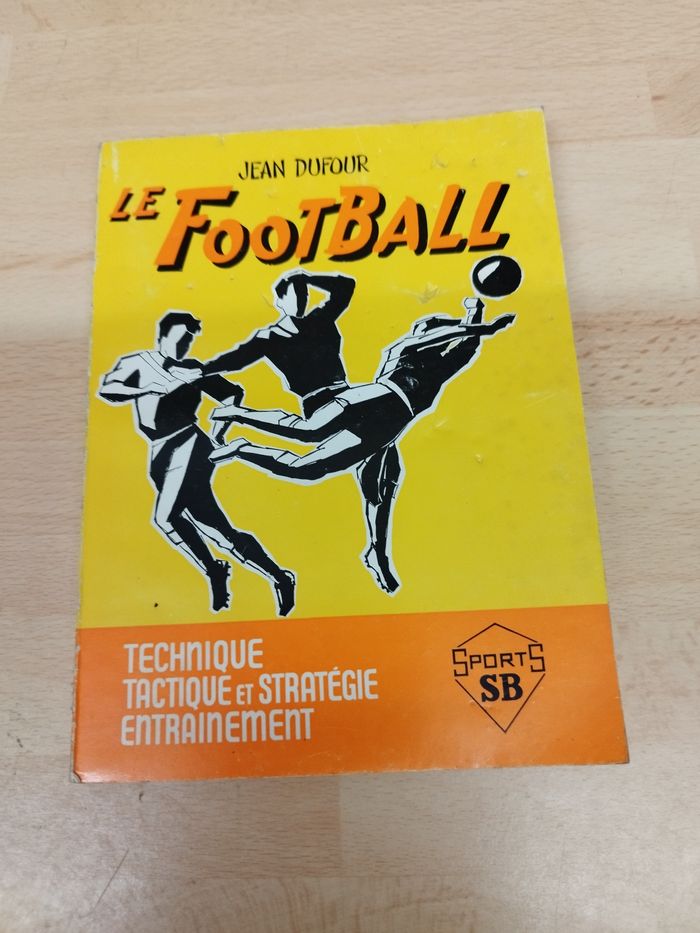 JEAN DUFOUR

LE FOOTBALL

2

TECHNIQUE

TACTIQUE ET STRATÉGIE

ENTRAINEMENT
