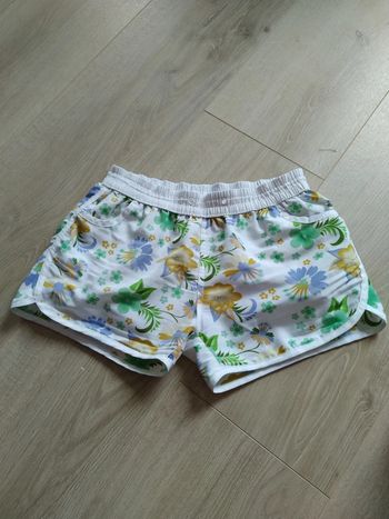Short fleurie taille 36