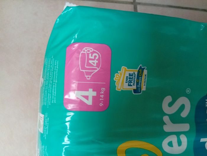 45 couches Pampers taille 4 neuf - photo numéro 2
