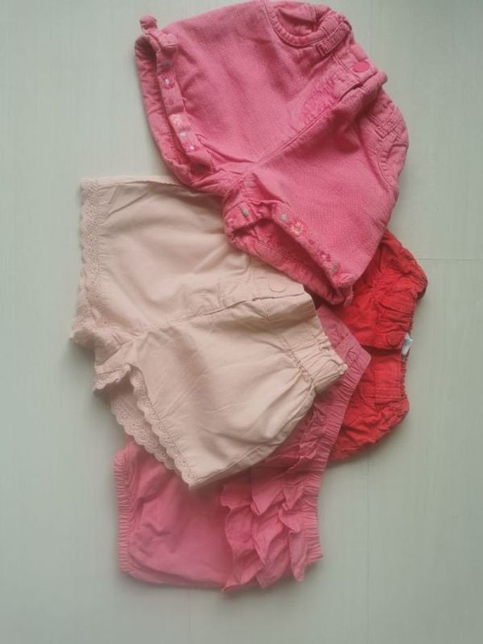 Lot 4 shorts 12 mois