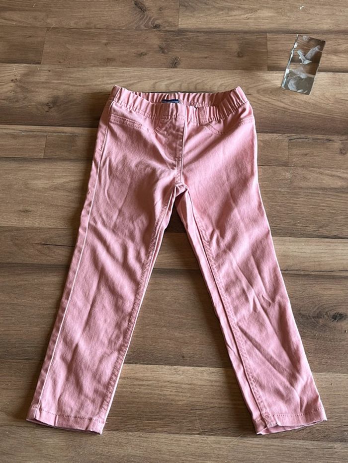 Je vend un jean slim fille enfant 2-4 ans 98- 104cm très bon état