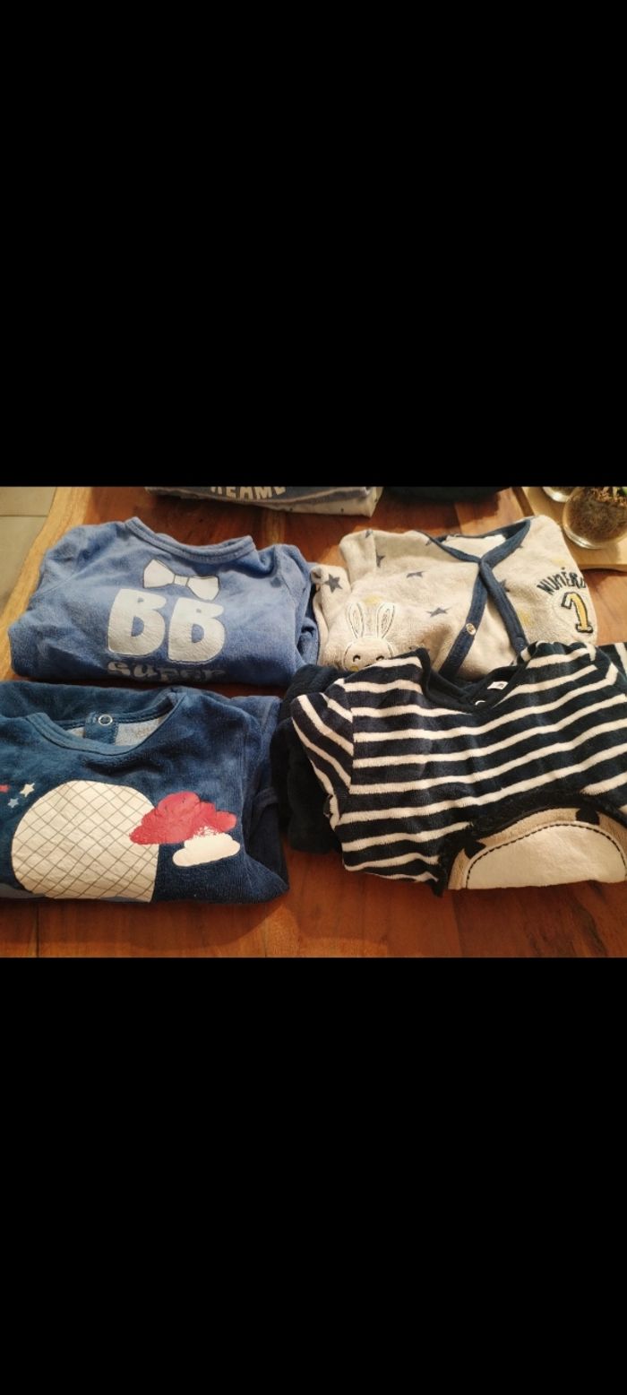 4 Pyjamas 3 mois