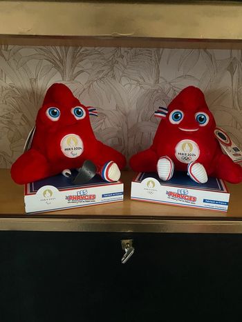 2 Mascottes Les Phryges JO Paris 2024