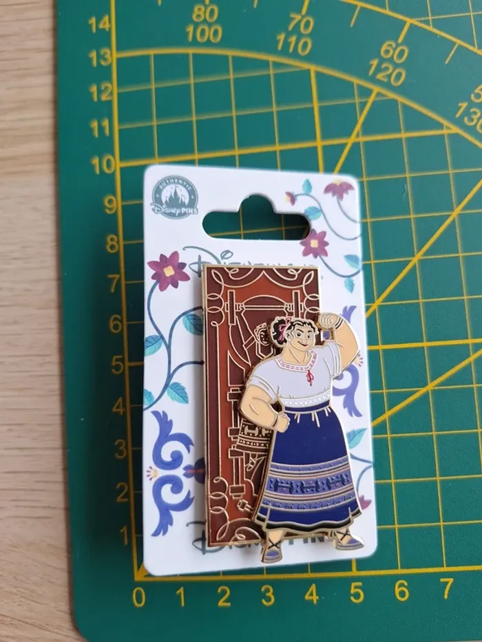 Pin's Disney Luisa Encanto - Neuf - photo numéro 3