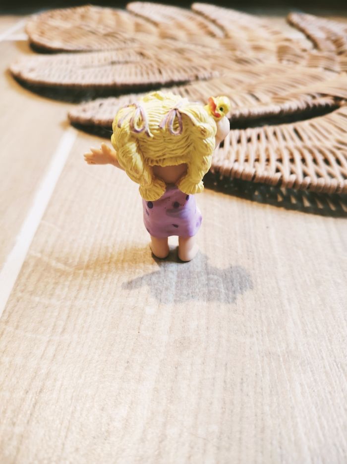 🪆Figurine Cabbage petite fille blonde serviette de bain parme année 1984 marque Cabbage Patch kids - photo numéro 2