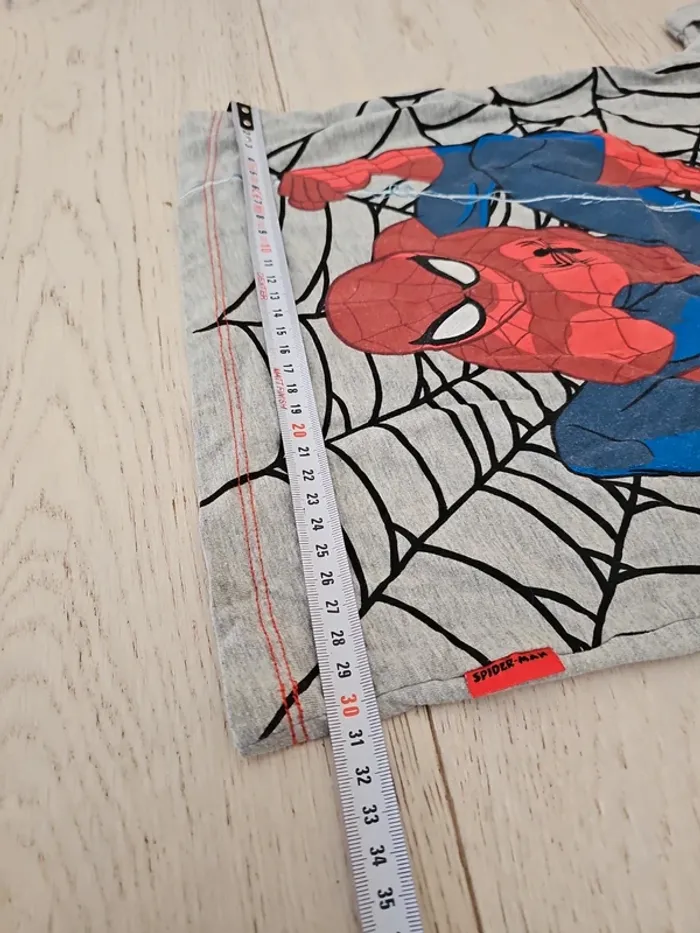 Tee-shirt Spidermam taille 4/5 ans - photo numéro 8