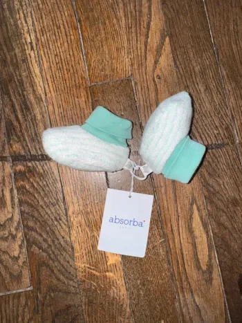 chaussons éponge Absorba 1-3 mois neufs