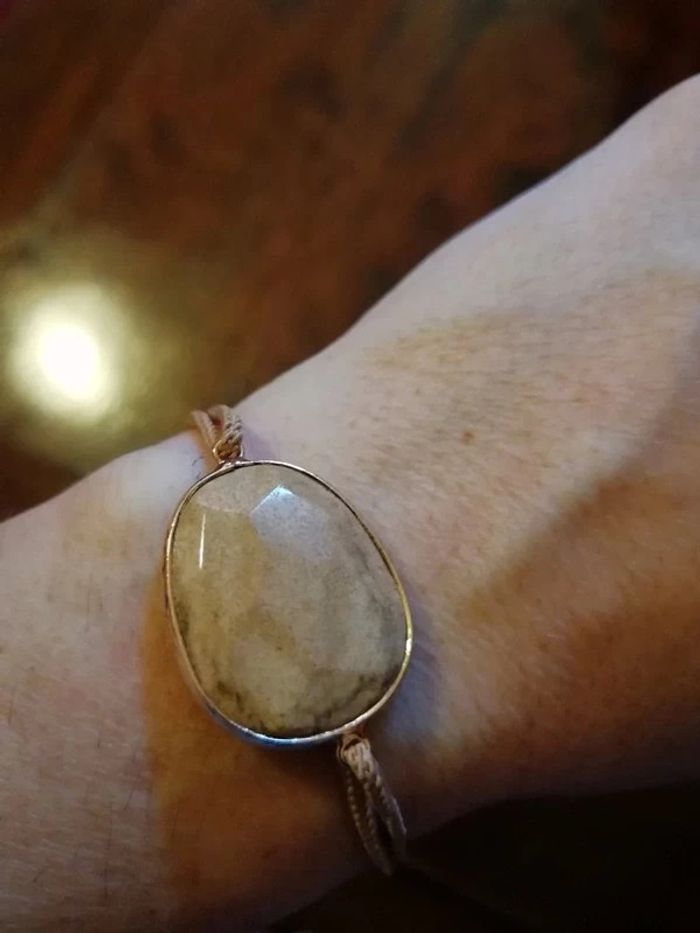 Jaspe marron facette sur lien beige - photo numéro 3