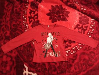 Tee-shirt manches longues rouge imprimé paillettes et sequins