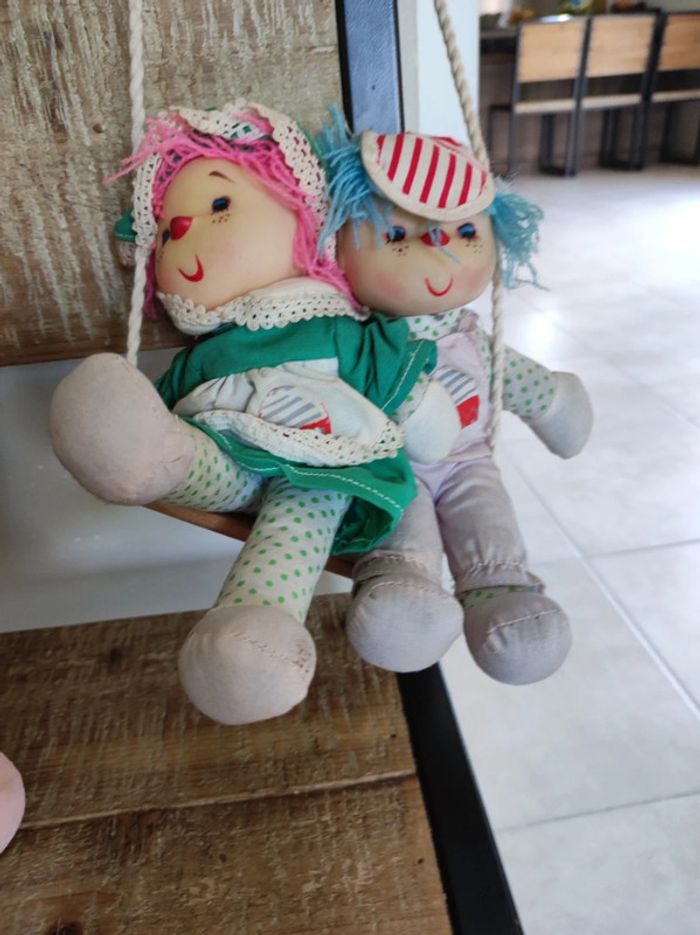 lot 2 jolies poupees sur balançoire en bois - photo numéro 3