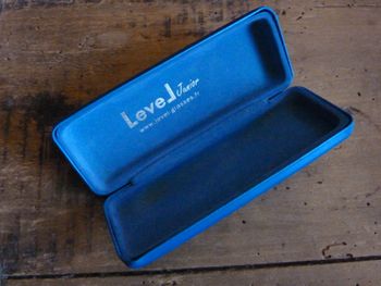 boitier level etui de lunette enfant bleu accessoire TBE