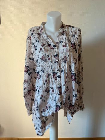 Blouse à fleur grande taille en très bon état blanche taille 50