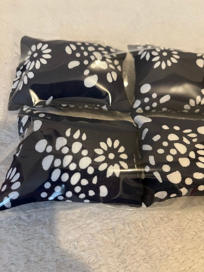 Lot 4 coussins pour barbie Neuf - photo numéro 2