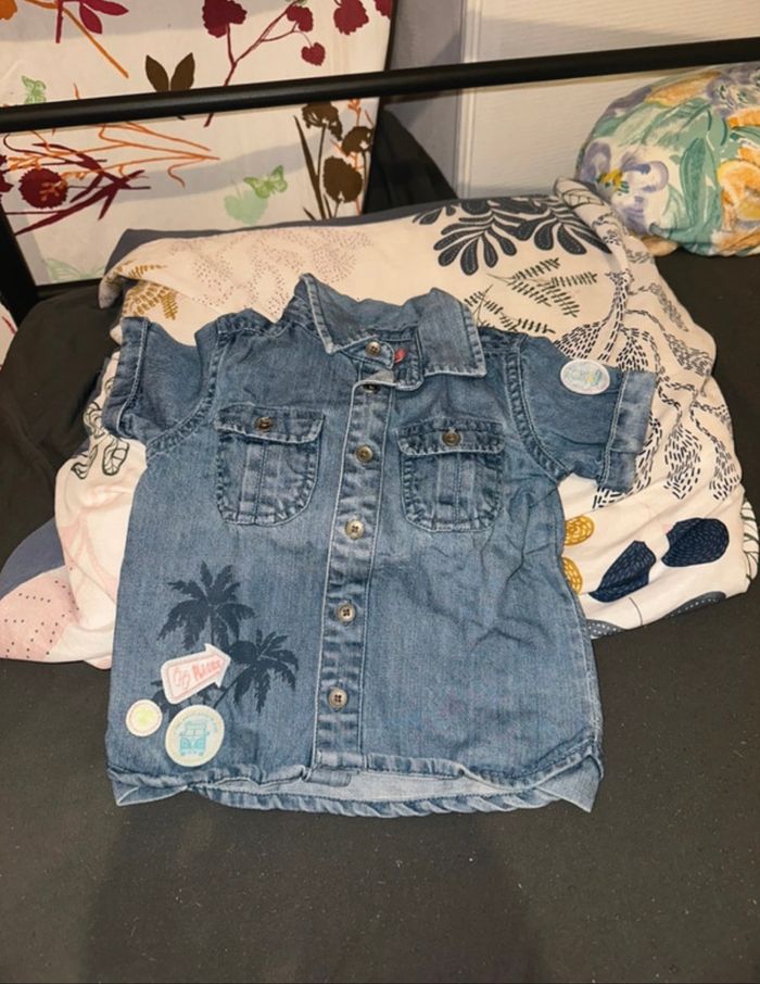 Chemise en jeans bb garçon taille 24 mois🐨