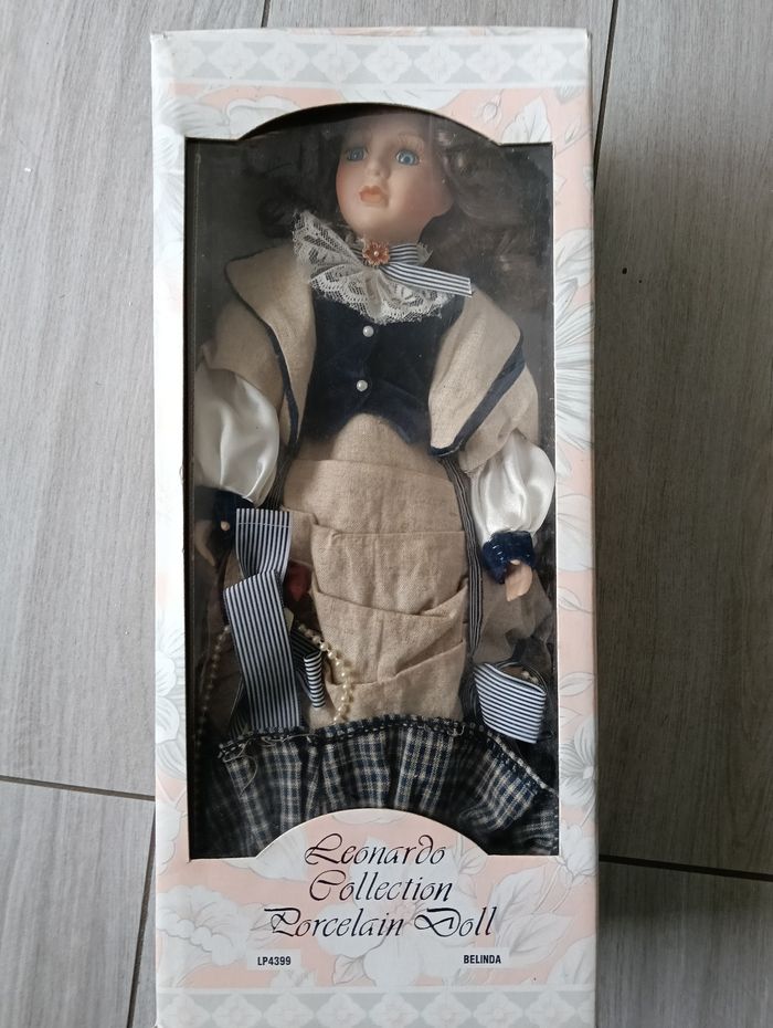 Gros lot de poupées en porcelaine - photo numéro 9