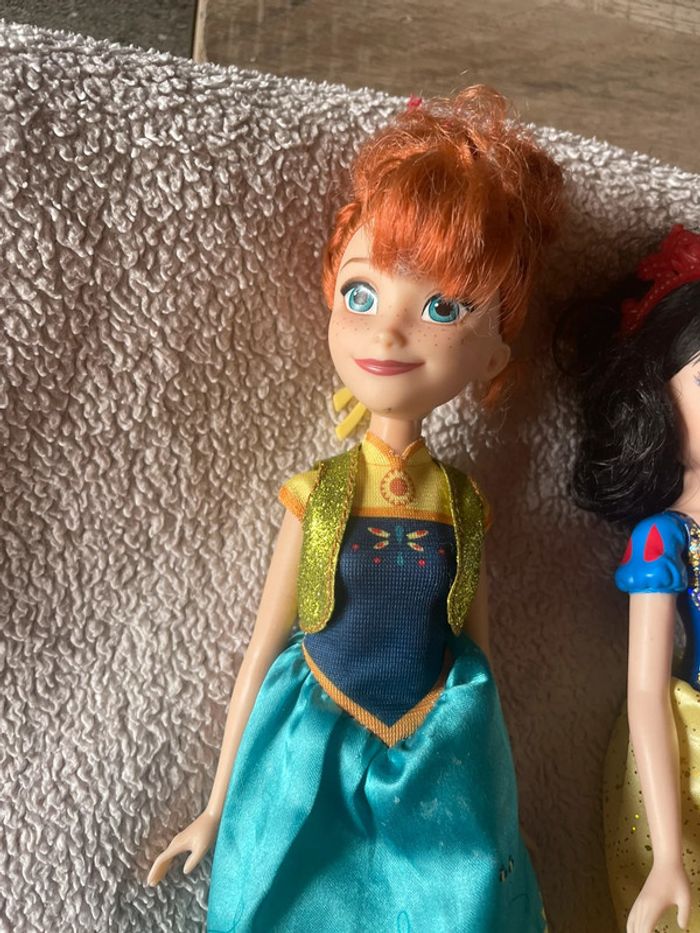 Deux poupées barbie Disney - photo numéro 2