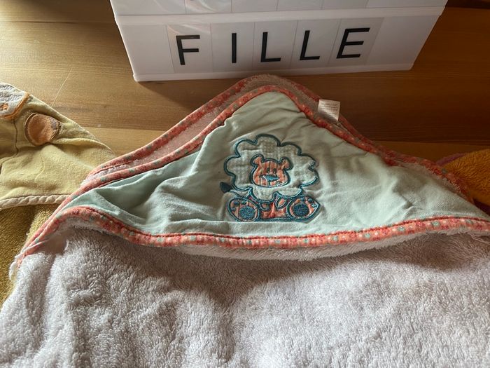Lot 3 capes de bain - photo numéro 2