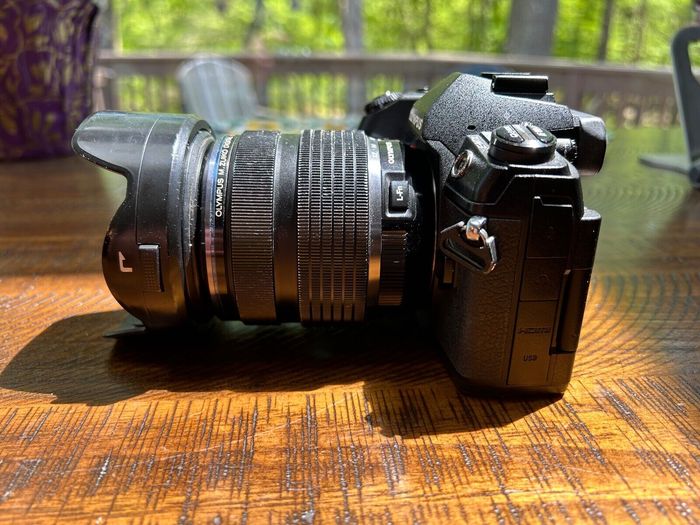 Olympus OM-DE-M1 mark II, avec objectif Olympus 12-40mm f2.8 Pro, 2 batteries - photo numéro 4