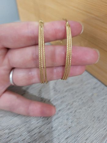 Anneaux couleur or brillant