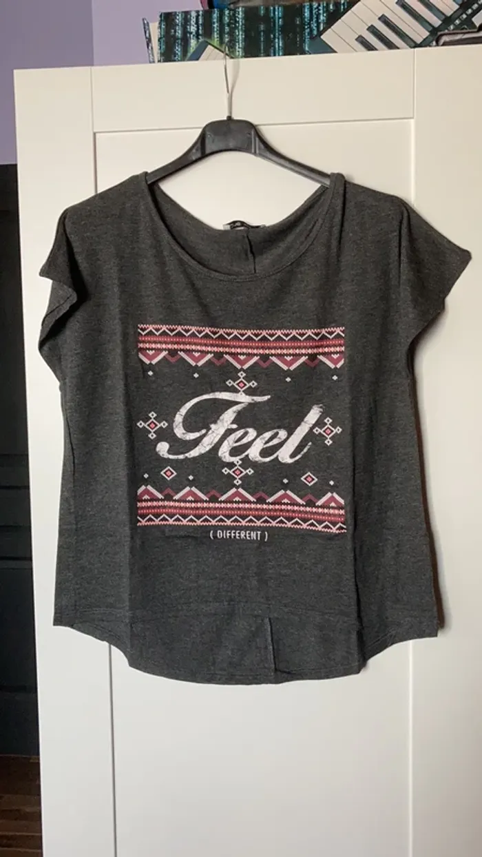 t-shirt gris