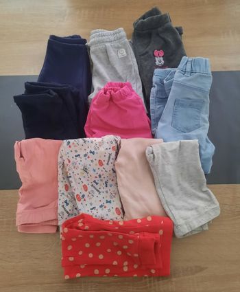 Lot pantalon fille taille 18 mois