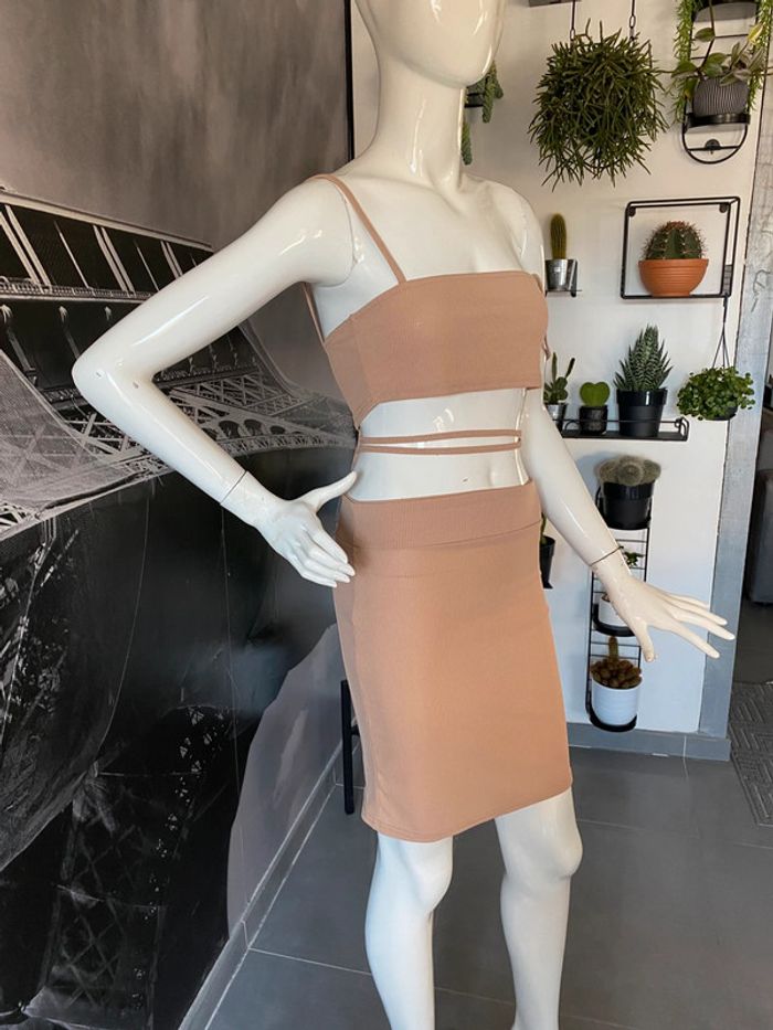 Robe près du corps - photo numéro 3