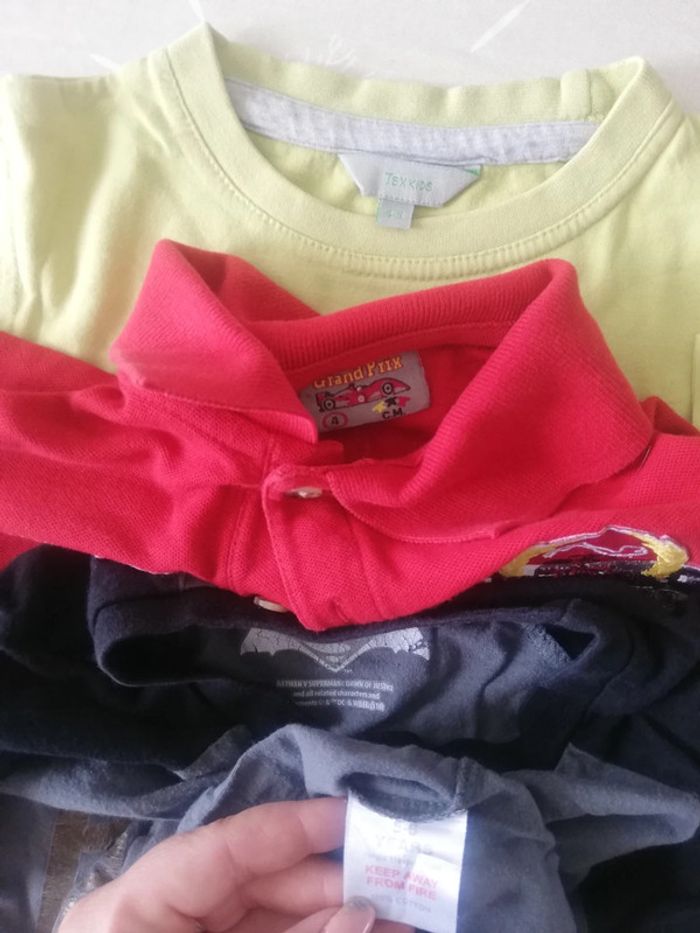 Lot 2 ts et 1 polo manches courtes 5 ans diverses marques - photo numéro 2