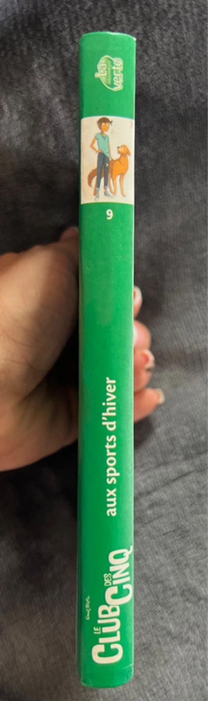 Livre le club des cinq aux sports d’hiver excellent état - photo numéro 4