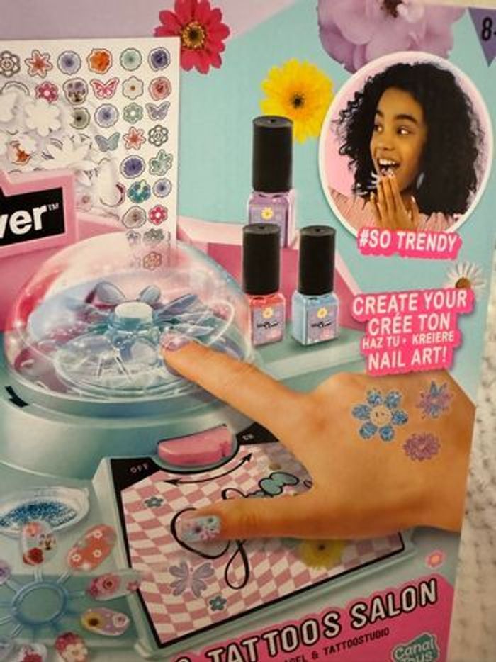 Bar à ongles et tatoos