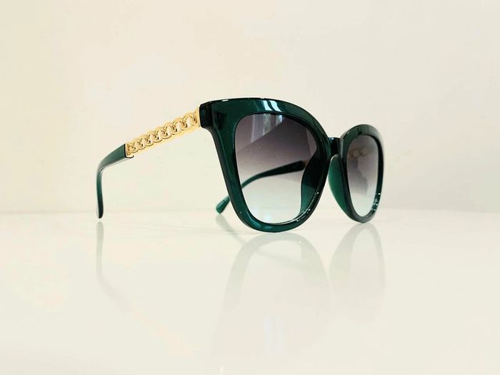 Lunette de soleil femme cats vertes bras en chaîne dorée UV protection catégorie 2 - photo numéro 3