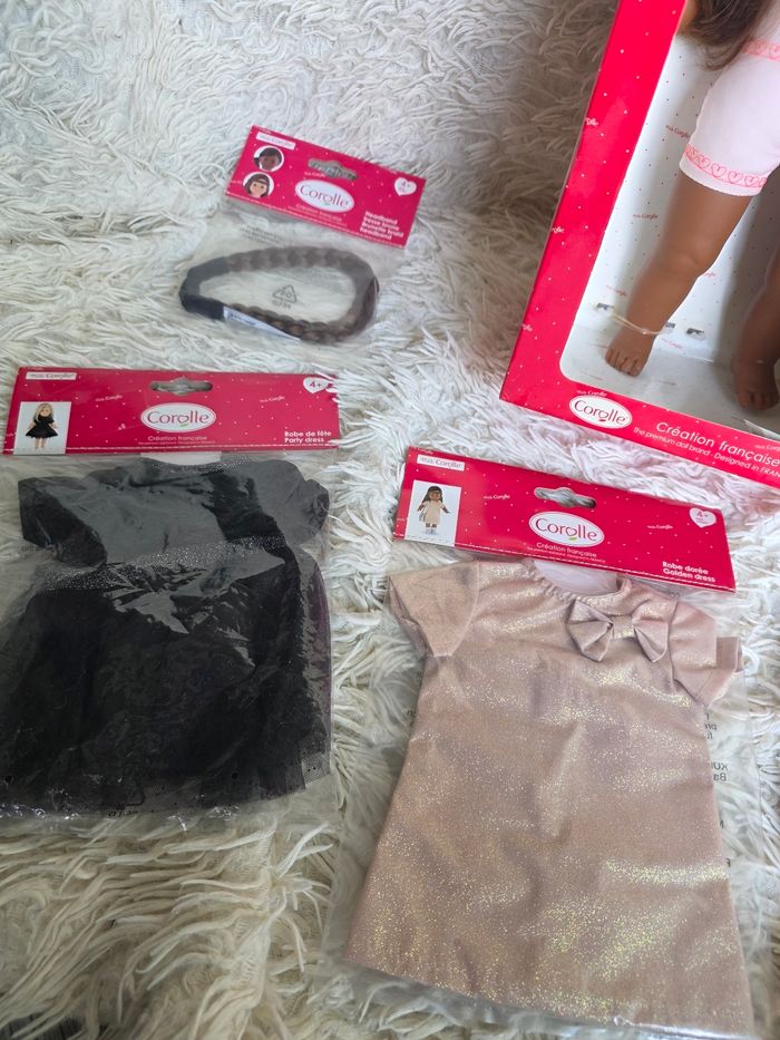 poupee corolle + Accessoire robe lunette sac bandeau - photo numéro 3