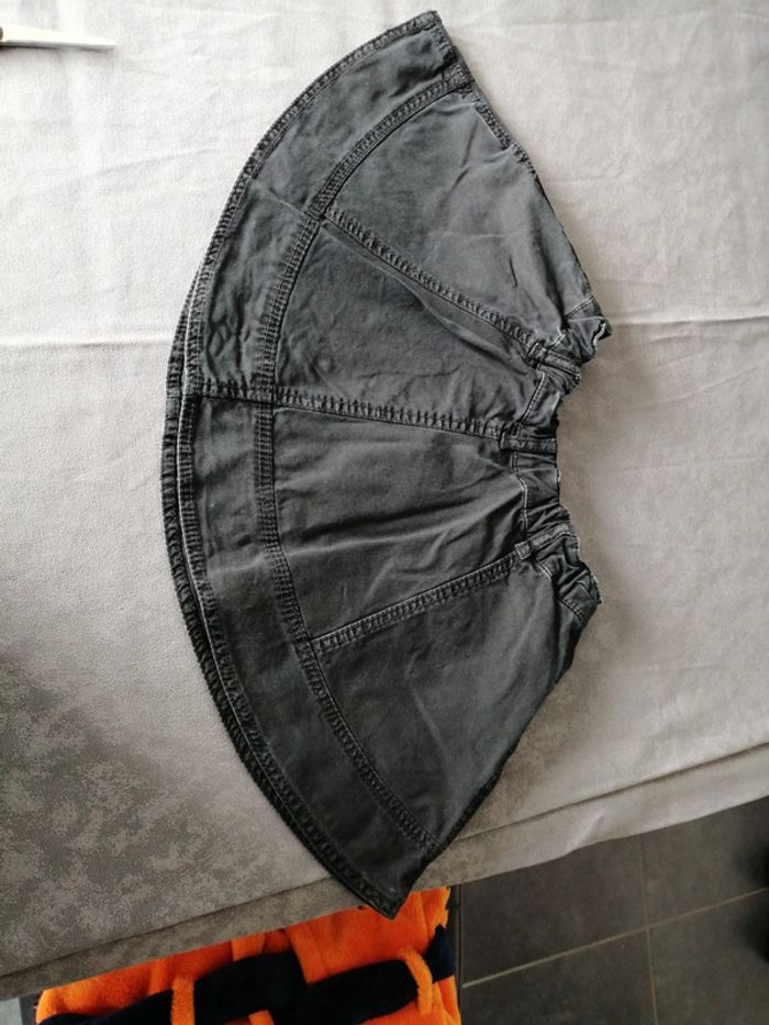 Jupe noire - photo numéro 2