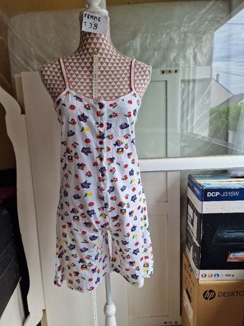 Combi-short, blanc à motif multicolore, idéal pour forte poitrine, en très très bon état