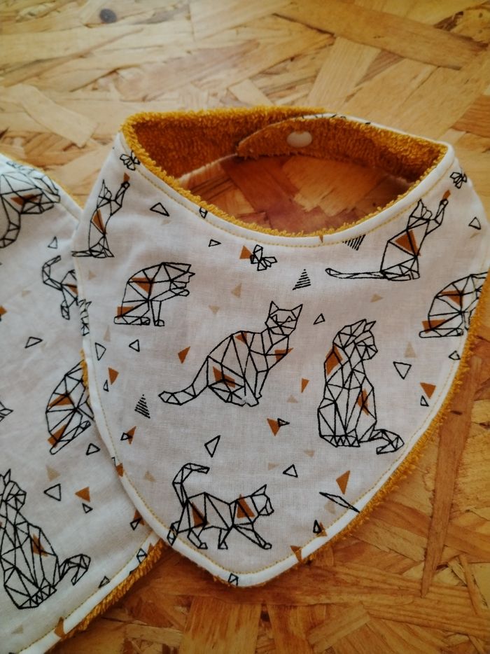 Lot de 2 bavoirs - photo numéro 3