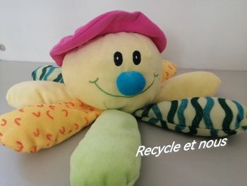 Adorable peluche pieuvre fleur