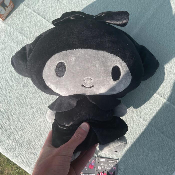 Hello Kitty Peluche Kuromi x My Melody Noir et Blanc (Black and White) Sanrio Furyu - photo numéro 2