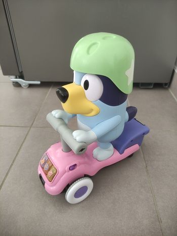 Jouet trotinette bluey mobile en très bon état