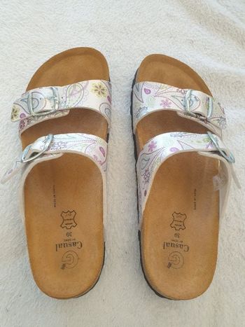 Paire de sandales à brides 39