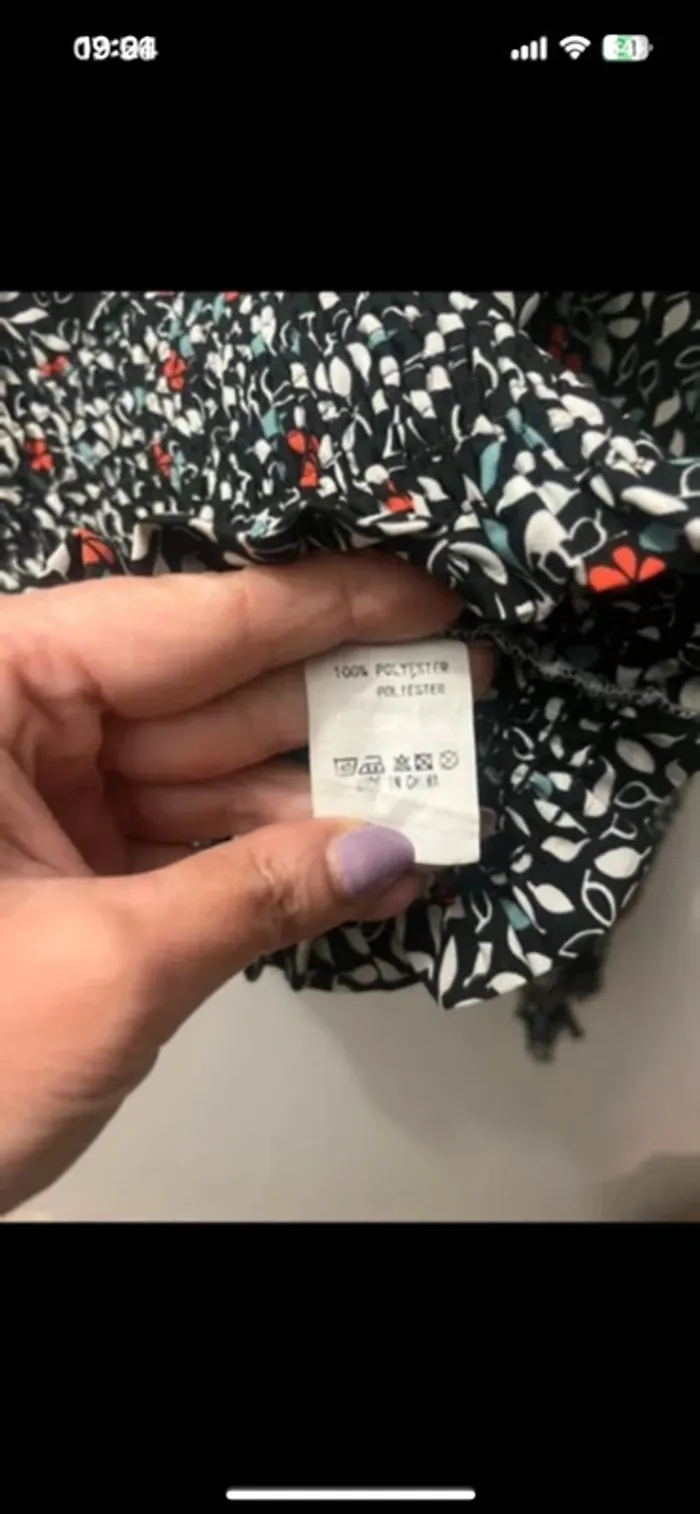 Blouse noire fleurie, décolleté V - M/L - photo numéro 6
