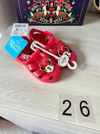 Sandalettes Minnie semelle confort 26 rouge neuves