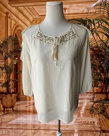 Blouse crème avec perles au col et son flot, Tusalandri, taille 2 (40/42)