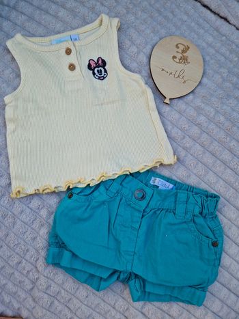 Ensemble t-shirt et short disney jaune et vert bébé fille 3 mois
