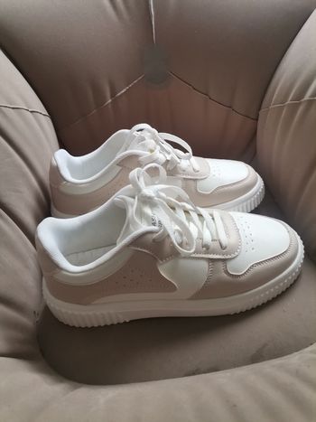 ✨ Baskets blanches & beige neuves – 39 ✨