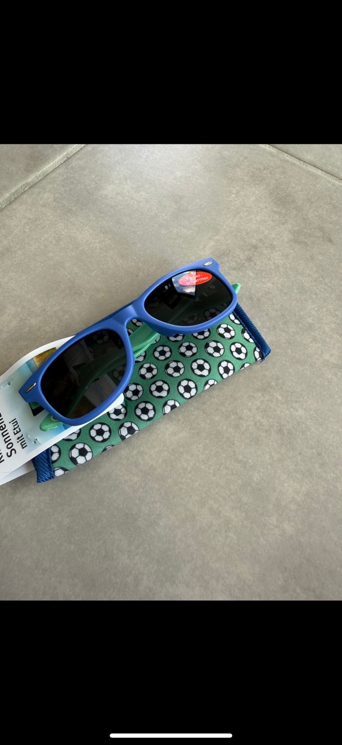 Lunettes de soleil garçon avec étui - photo numéro 2