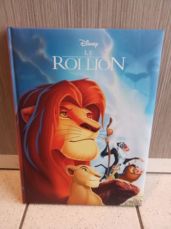 Gros livre roman disney le roi lion , gâchette Jeunesse 
