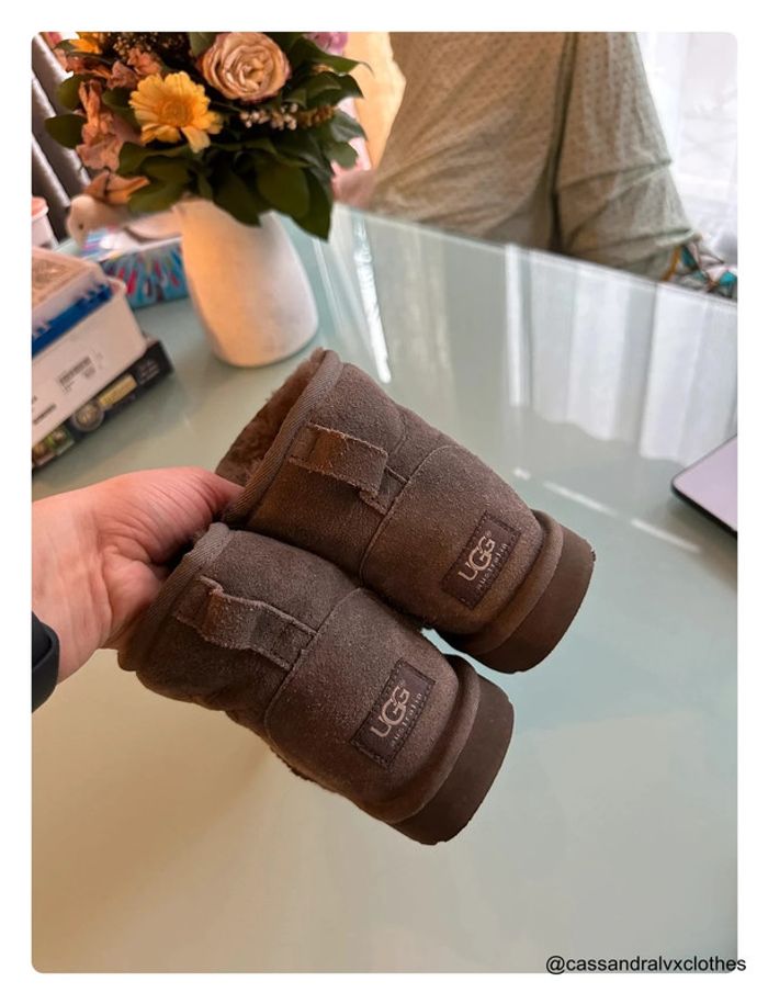 Bottes Ugg Mini courtes grises - photo numéro 3