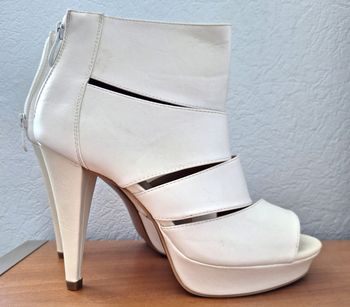CHAUSSURES CREME A TALONS AIGUILLES-POINT.39 - FARASION