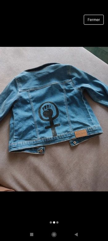 Veste en jean slogan feministe